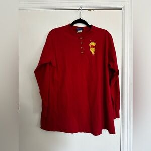 VTG 90’s Women’s Disney Pooh Stitched Embroidered a red, long-sleeved shirt